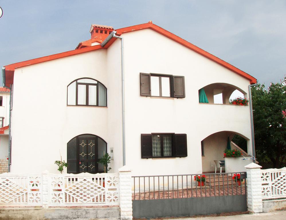 Apartments Porec Istria By Nina Esterno foto